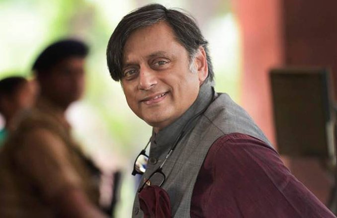 कांग्रेस बनाम कांग्रेस: शशि थरूर की डिनर पार्टी में हुई थी सोनिया को ख़त लिखने की बात?