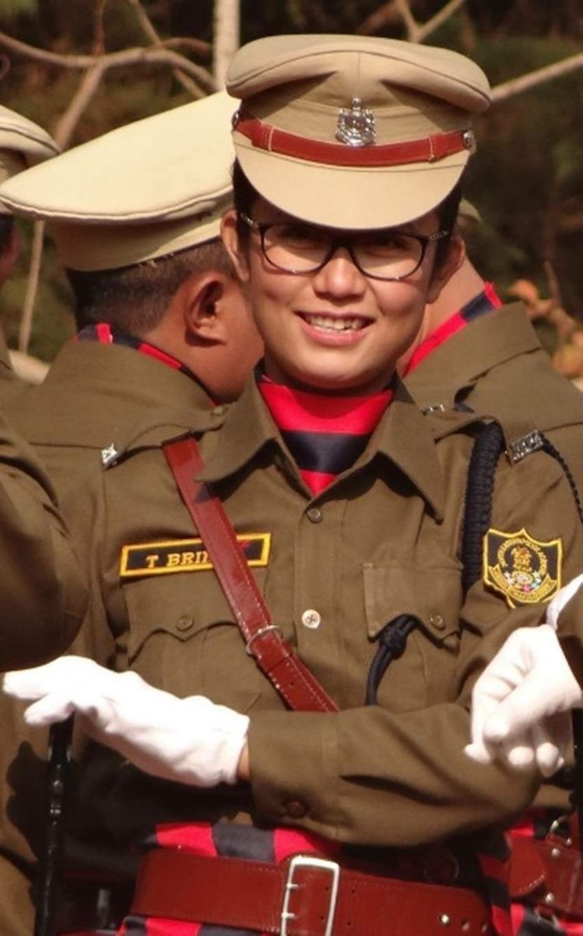 नौकरी मिलने पर बृंदा ने इतने शानदार तरीके से काम किया कि उन्हें 3 साल में ही डीएसपी बना दिया गया। इसके कुछ समय बाद बृंदा ने अपने ही विभाग पर प्रताड़ित करने का आरोप लगाते हुए इस्तीफा दे दिया। हालांकि इस्तीफा नामंजूर हुआ।