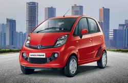 दो Honda City गाड़ियों से हुई Tata nano की टक्कर, दोनों गाड़ियों को पुहंचा भारी नुकसान नैनो को नहीं आई एक भी खरोच! देखें पूरा मामला