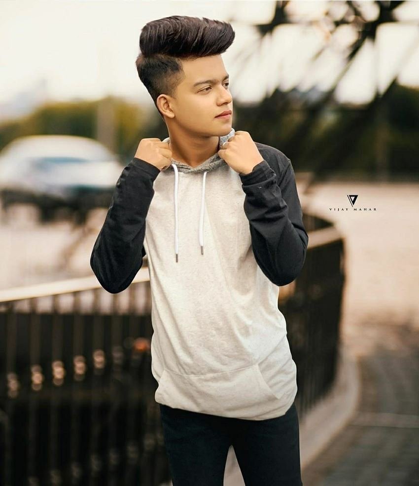 रियाज अली के भारत के नंबर वल टिकटॉकर थे। उन्हें इस ऐप पर करीब 24 मिलियन लोगो फॉलो करते थे।