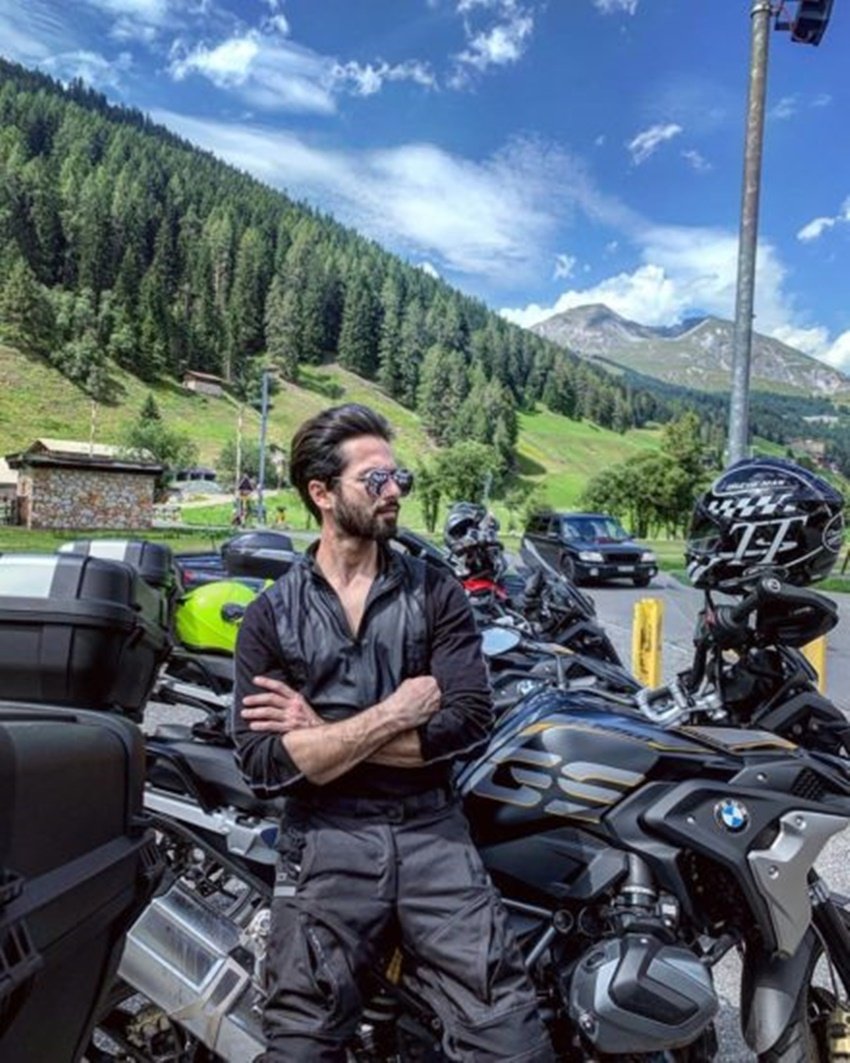 शाहित कपूर भी टिकटॉक वीडियोज बनाकर फैंस को एंटरटेन किया करते थे।