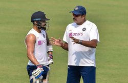 रवि शास्त्री की सलाह के बाद 10 पारियों में सिर्फ 134 रन बनाने वाला बल्लेबाज बना ‘रन मशीन’, कोहली ने खुद ही किया खुलासा