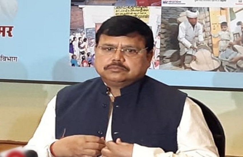 Pradyumn singh tomar, madhya pradesh, प्रद्युम्न सिंह तोमर, gwalior commissioner office, ग्वालियर, public toilet, Madhya Pradesh News in Hindi, Latest Madhya Pradesh News in Hindi, Madhya Pradesh Hindi Samachar