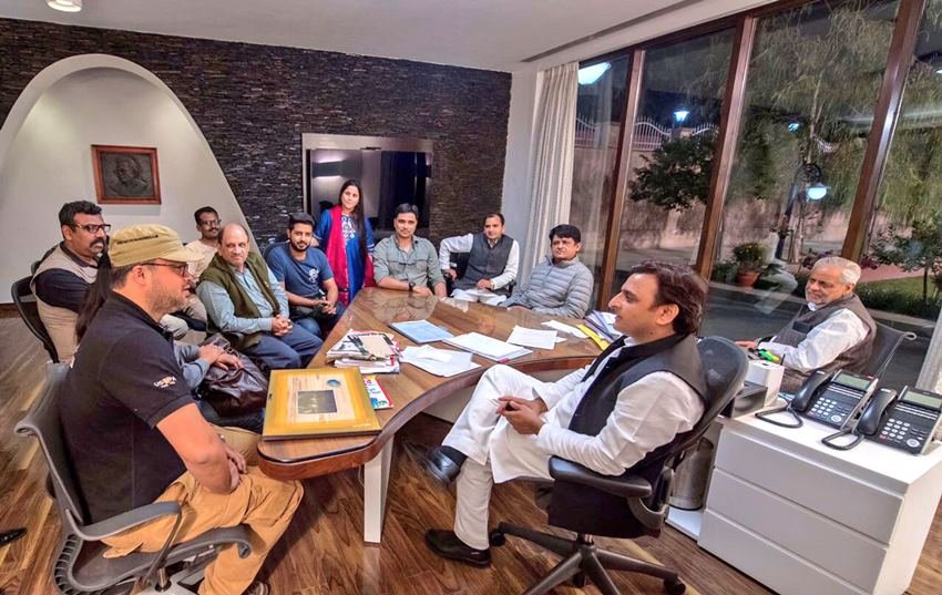 अखिलेश यादव का ये आलीशान बंगला कई बार उनकी आलोचनाओं का भी कारण बना है।