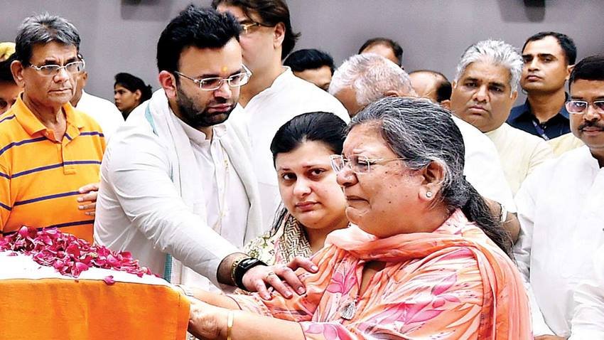 अरुण जेटली के दो बच्चे हैं। एक बेटा और एक बेटी। बेटे का नाम रोहन जेटली है तो बेटी का नाम सोनाली डेटली। (Photo: PTI)