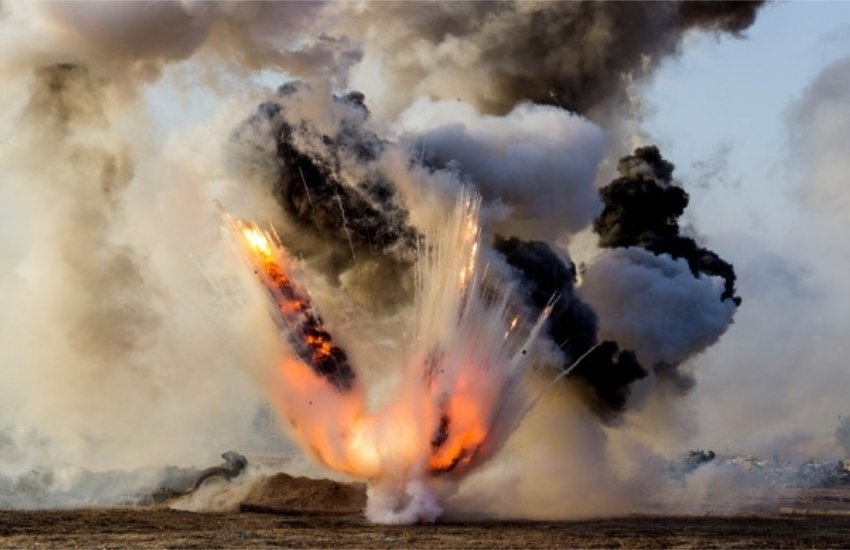 अफगानिस्तान के TOLOnews के मुताबिक, जलालाबाद में पीडी4 स्थित जेल के नजदीक दो बम धमाके हुए थे, जबकि भारी झड़प भी हो रही थी। (प्रतीकात्मक फोटोः Freepik)