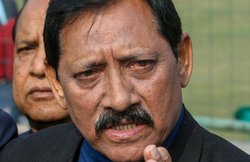 नहीं रहे UP के मंत्री और पूर्व क्रिकेटर चेतन चौहान, COVID-19 से थे संक्रमित