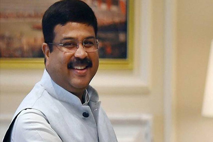 पेट्रोलियम मंत्री 51 वर्षीय धर्मेंद्र प्रधान 4 अगस्त 2020 को कोरोना संक्रमित पाए जाने के बाद अस्पताल में भर्ती हुए।