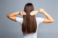 Hair Care: रात को सोने से पहले अपनाएं ये टिप्स, बालों का झड़ना और डैंड्रफ की समस्या हो जाएगी दूर