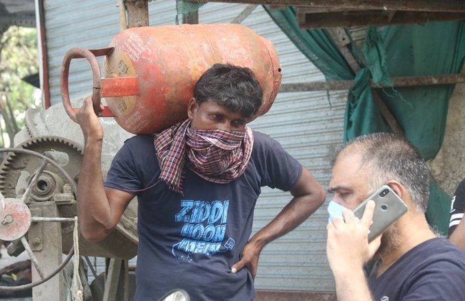 LPG गैस सिलेंडर की बुकिंग इस प्लेटफॉर्म से करें, मिल रहा 50 रुपये का कैशबैक