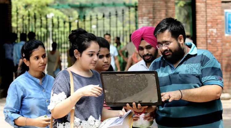 NEET, JEE Main: इन 6 राज्यों में एग्जाम होंगे या नहीं? सुप्रीम कोर्ट से समीक्षा करने की मांग