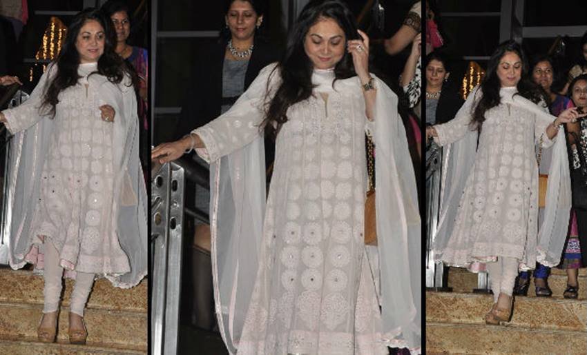 टीना अंबानी चित्रकला जगत से जुड़ी हैं। 17 साल से हॉरमनी आर्ट शो आयोजित कर रही हैं। वह पहाड़ी चित्रकला के संरक्षण के लिए भी काम कर रही हैं।