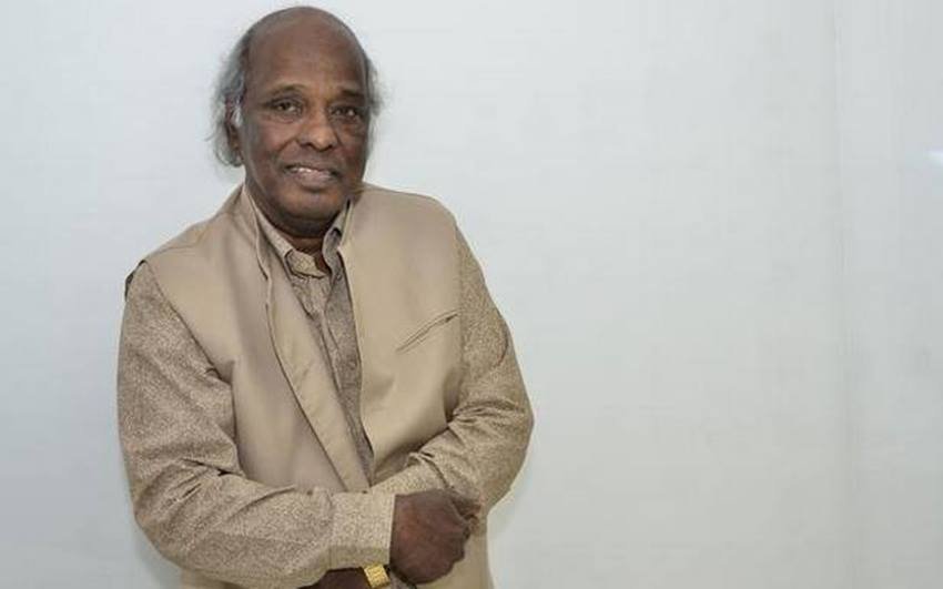 वह लखनऊ से ट्रेन में सवार हुए औऱ वाया जौनपुर वाराणसी के लिए निकल पड़े।