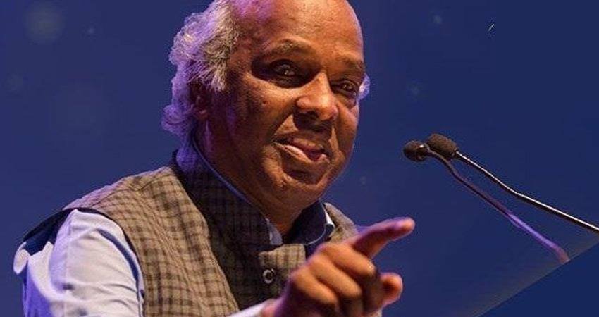 राहत इंदौरी ने तय किया कि वह वाराणसी से पहले जाफराबाद स्टेशन पर उतर जाएंगे। उन्होंने ऐसा किया भी।