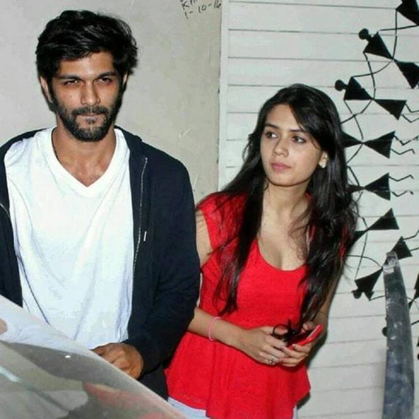 अमित ठाकरे की बहन उर्वशी मिताली बोरुडे की बहुत अच्छी दोस्त हैं। उर्वशी के जरिए ही अमित और मिताली की मुलाकात हुई थी।