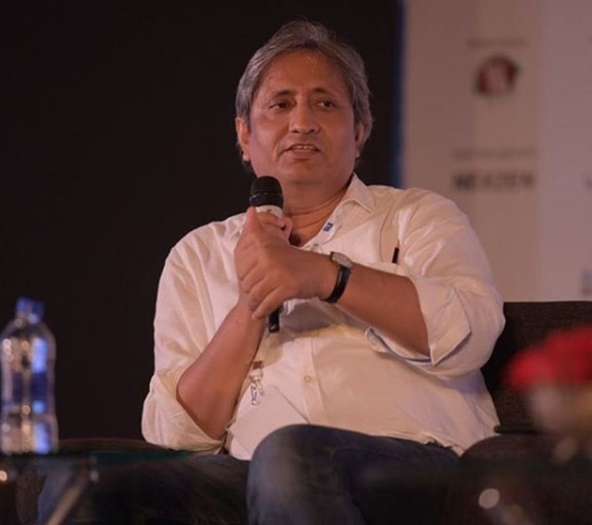 दिल्ली विश्वविद्यालय के देशबंधु कॉलेज में रवीश कुमार ने बीए में एडमिशन लिया और सिविल सर्विस की भी तैयारी करने लगे। दिल्ली में पढ़ाई के दौरान ही उनकी मुलाकात हुई अपनी होने वाली जीवनसंगिनी से।