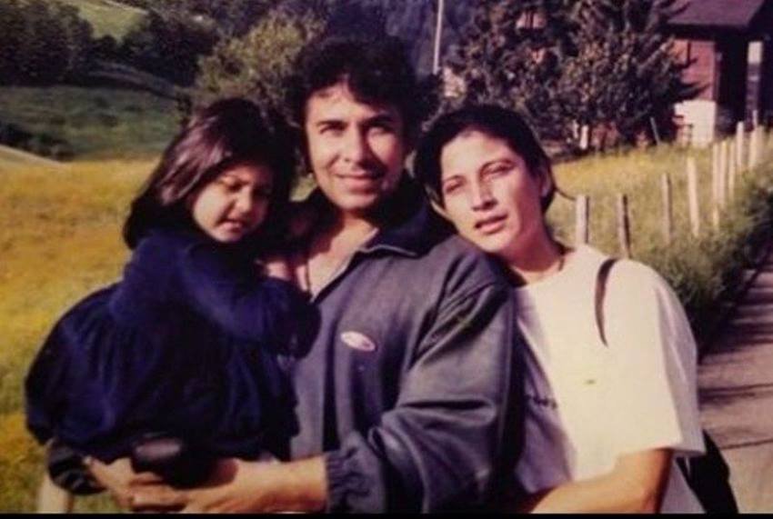 दीपक तिजोरी ने शिवानी नाम की डिजायनर से साल 1997 में ब्याह रचाया था। शिवानी और दीपक तिजोरी के दो बच्चे हैं।