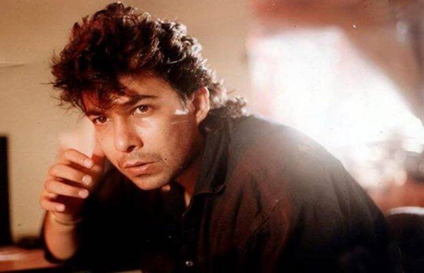 दीपक तिजोरी ने कहा कि उनकी और शिवानी की शादी ही अवैध है। दरअसल शिवानी ने जब उनसे शादी रचाई थी तब उन्होंने अपने पहले पति को तलाक नहीं दिया था। दीपक ने कोर्ट में कहा कि इस तरह तो हमारी शादी ही गैर कानूनी है जिसकी कोई मान्यता नहीं है।