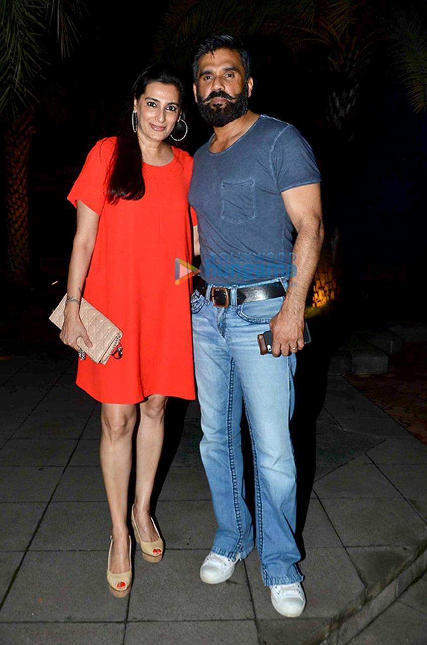 सुनील शेट्टी का आर हाउस नाम से लग्जरी फर्नीचर और होम लाइफस्टाइल स्टोर है। इसे उन्होंने साल 2013 में अपनी पत्नी माना के साथ शुरू किया था।