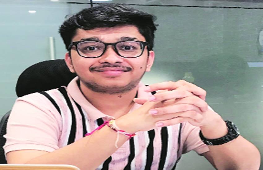 हिंदी वेब पोर्टल रोचक तथ्य के मालिक तुषार गनेरीवाल।