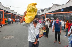 राज्यों ने ‘लगाई रोक’, तो केंद्र ने किया साफ- लोगों, सामान के अंतरराज्यीय आवागमन पर सूबे न लगाएं पाबंदी