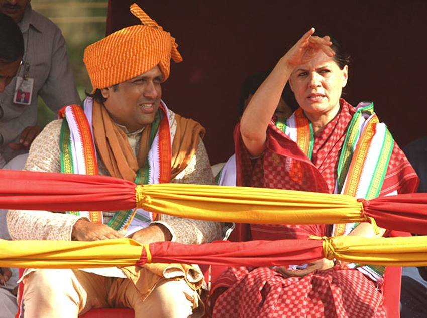 गोविन्दा - 2004 में कांग्रेस से चुनाव लड़े और जीते लेकिन लोगों में इनके काम के प्रति नाराज़गी को देखते हुए पार्टी ने अगली बार इन्हें टिकट नहीं दिया और उनका राजनीतिक सफ़र वहीं ख़त्म हो गया।