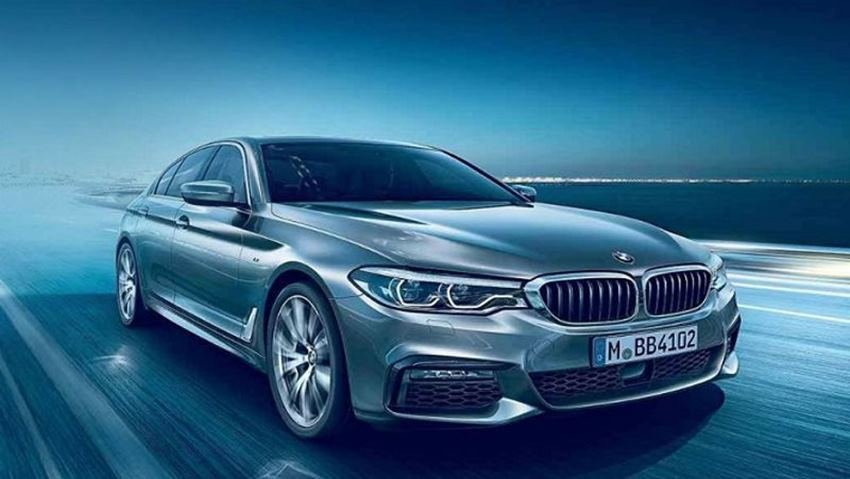 बीएमडब्ल्यू 5 सीरीज (BMW 5-Series): इस कार की कीमत भारतीय बाजार में 60 लाख रुपए है।