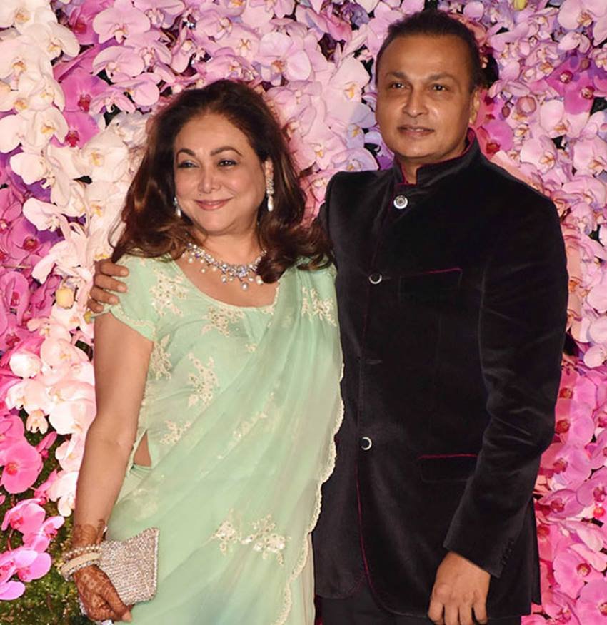 फिर कुछ साल बाद अनिल अंबानी की टीना से बात हुई और उन्होंने फिर से अपने पिता को मनाने की कोशिश की। मीडिया रिपोर्ट्स के मुताबिक इस बार उन्होंने ये तक कह दिया कि अगर टीना इस परिवार की बहू नहीं बन सकती हैं तो मैं ये घर छोड़ के चला जाता हूं।
