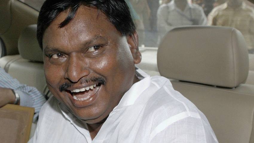 ट्राइबल अफेयर्स मिनिल्टर अर्जुन मुंडा (53 साल) सीने में दर्द के चलते 4 मई 2017 को जमशेदपुर के अस्पताल में भर्ती हुए थे। जब वह झारखंड के सीएम थे तब साल 2012 में हेलीकॉप्टर दुर्घटना में घायल होने के बाद भी उन्हें अस्पताल में भर्ती कराना पड़ा था।