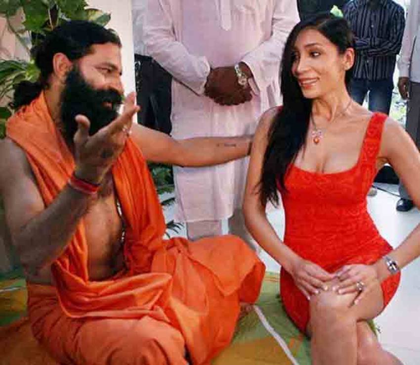 संजय तलवार ने डायरेक्टर अनिल गोयल द्वारा बाबा रामदेव पर बनाई गई एक कॉमेडी फिल्म में भी काम किया है। इस फिल्म उनके साथ थीं सोफिया हयात। जो तस्वीरें वायरल हुई थीं वह इसी फिल्म से जुड़ी हुई थीं।