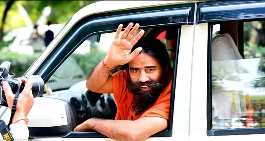 रामदेव गाड़ी से लेकर मोबाइल तक, हर चीज स्वदेशी यूज करते हैं। वह महिंद्रा स्कॉर्पियो से चलते हैं। माइक्रोमैक्स का मोबाइल यूज करते हैं। आश्रम में वोल्टास का एसी लगवा रखा है।