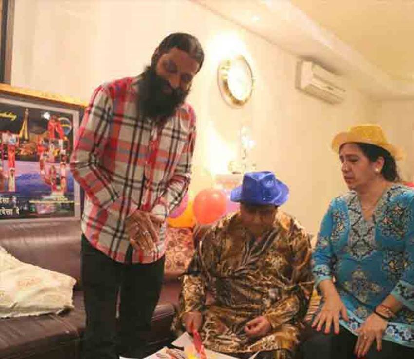 संजय ने एक मीडिया इंटरव्यू में बताया था कि साल 2005 में एक बार किसी टीवी चैनल की टीम दिल्ली में उनके मोहल्ले में आई थी। उस टीम के सदस्यों ने मुझे देखकर कह था कि आप तो पूरी तरह से बाबा रामदेव लगते हो।