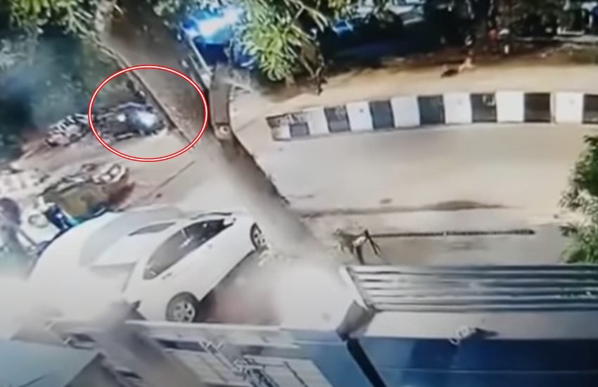 delhi, bmw rams 4 people