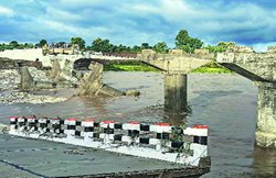 MP: लोकार्पण से पहले ही बह गया तीन करोड़ की लागत से बना पुल