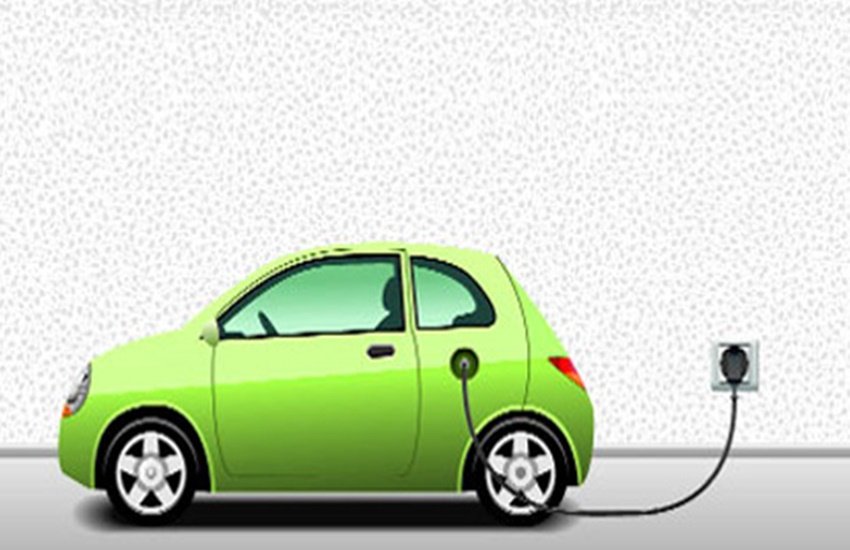दिल्ली में दो सौ से ज्यादा चार्जिंग स्टेशन बनाने के अलावा दफ्तरों के परिसरों और पार्किंग स्थलों पर भी चार्जिंग की सुविधा मिलेगी
