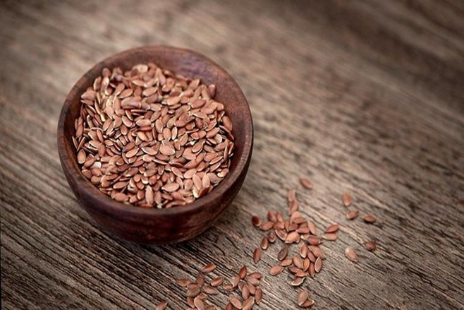 Uric Acid घटाने में मददगार हैं अलसी के बीज, ये फूड्स भी हैं फायदेमंद