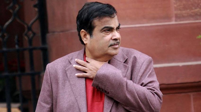 सड़क परिवहन मंत्री नितिन गडकरी (63 साल) 25 अप्रैल 2020 को एंजियोप्लास्टी के लिए नागपुर के हॉस्पिटल में एडमिट हुए थे। इससे पहले साल 2018 में वह एक सार्वजनिक कार्यक्रम में ही लो शुगर के चलते बेहोश हो गए थे।