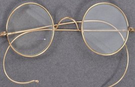 Mahatma Gandhi, Glasses, UK