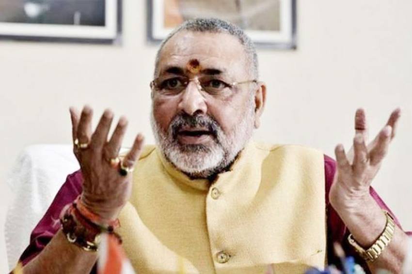 एनिमल हस्बैंड्री, डेयरिंग एंड फिशरीज मिनिस्टर गिरिराज सिंह (67 साल) को मई 2017 में सीने में इन्फेक्शन की शिकायत के बाद दिल्ली के राम मनोहर लोहिया अस्पताल में भर्ती कराया गया था।