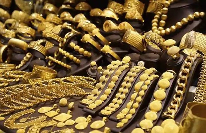 56 हजारी हुआ सोना, चांदी भी 77,000 के पार, जानें- क्यों पीली धातु में लगातार बना है तेजी का दौर