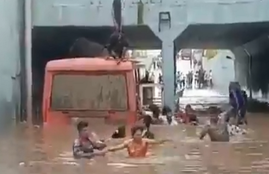 gujrat, flood, rain water, national news, jansatta