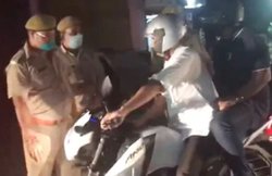 यूपी: SP की बाइक के पहिये में डंडा फंसा दारोगा ने धर दबोचा, लुटेरा बने पुलिस अधीक्षक को देख रह गया हैरान