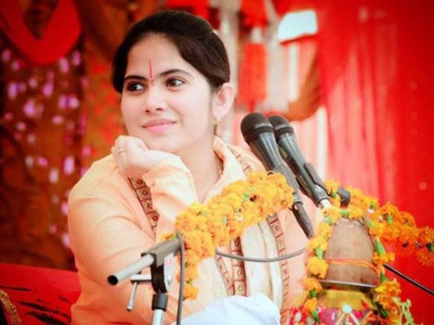 इन्होंने पंडित गोविंदराम मिश्र से दीक्षा ली। पंडित इनकी कृष्ण भक्ति को देखकर इन्हे राधा बुलाया करते। और उन्होंने ही इन्हें सर्वप्रथम किशोरी की उपाधि दी। तबसे ही जया शर्मा साध्वी जया किशोरी हो गईं।