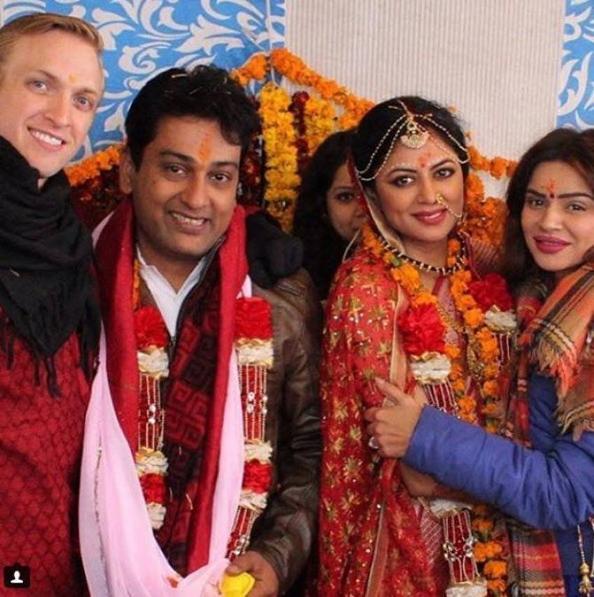 टीवी एक्ट्रेस कविता कौशिक औररोनित बिस्वास ने 2017 में केदारनाथ के शिव-पार्वती मंदिर में सात फेरे लिए थे।