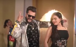 पवन सिंह की राह पर खेसारी लाल, रिलीज किया म्यूजिकल सॉन्ग- रेड लिपस्टिक; तेजी से हो रहा वायरल