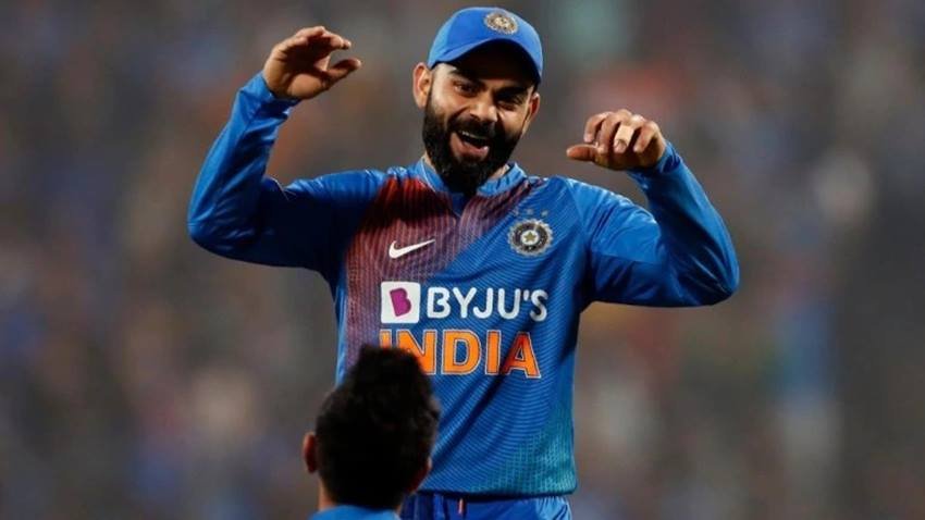 भारतीय कप्तान विराट कोहली की सालाना सैलरी 7 करोड़ रुपए है।