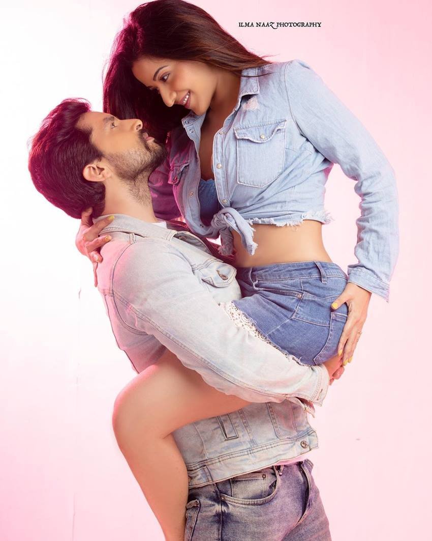 मोनालिसा आए दिन विक्रांत के साथ अपनी तस्वीरें शेयर करती रहती हैं।