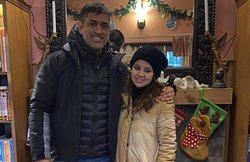 महेंद्र सिंह धोनी ही नहीं, पत्नी साक्षी पर भी है बीजेपी की नजर? 2024 में रांची से टिकट पेश करने की अटकल