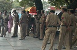 तेलंगाना: घर में 10 साल की लड़की समेत 4 लाशें, गाल और टांग पर जख्म के निशान; हत्या या आत्महत्या?