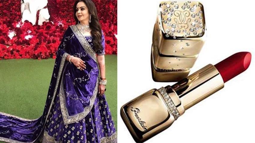 अंग्रेजी वेबसाइट मार्केटिंग माइंड के मुताबिक नीता अंबानी बेहद महंगे कस्टमाइज्ड लिप्सटिक यूज करती हैं। उनका लिप्सटिक कलेक्शन करीब 40 लाख का है।
